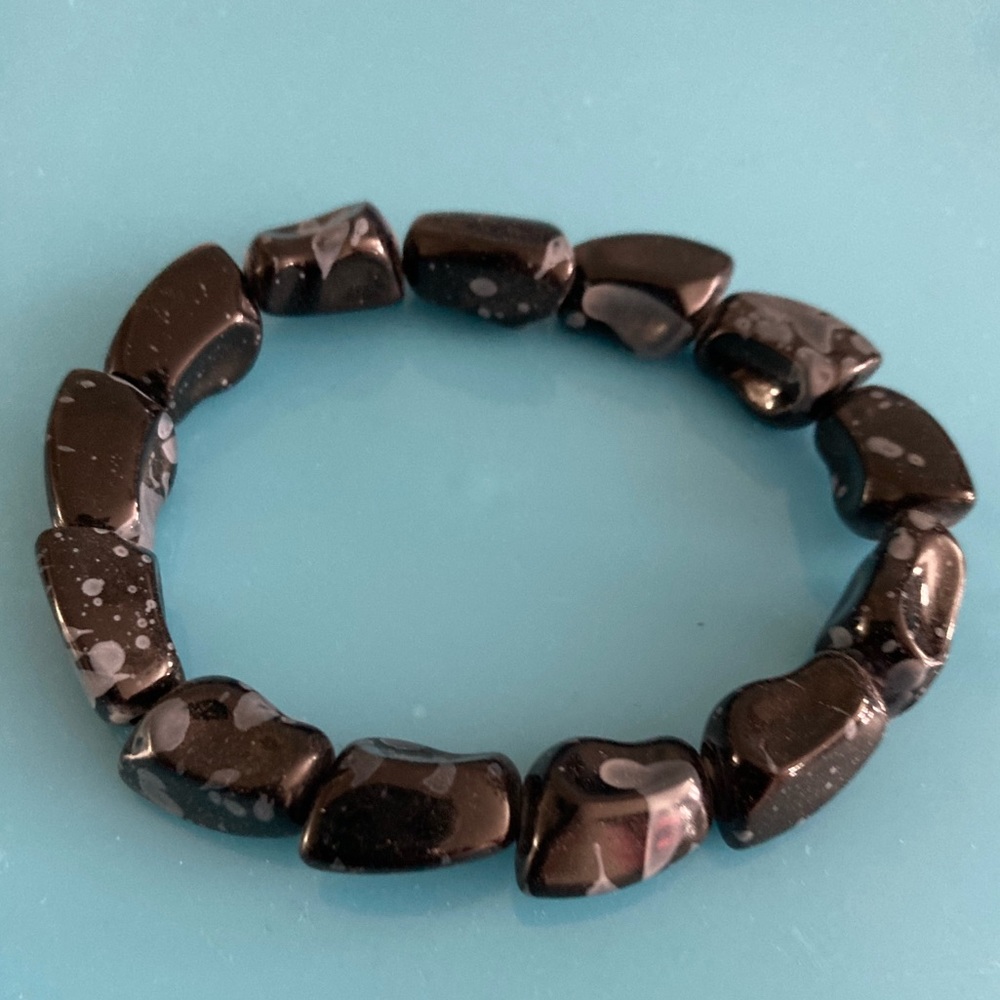 Assorted bracelet bundle - Picture 2 of 9